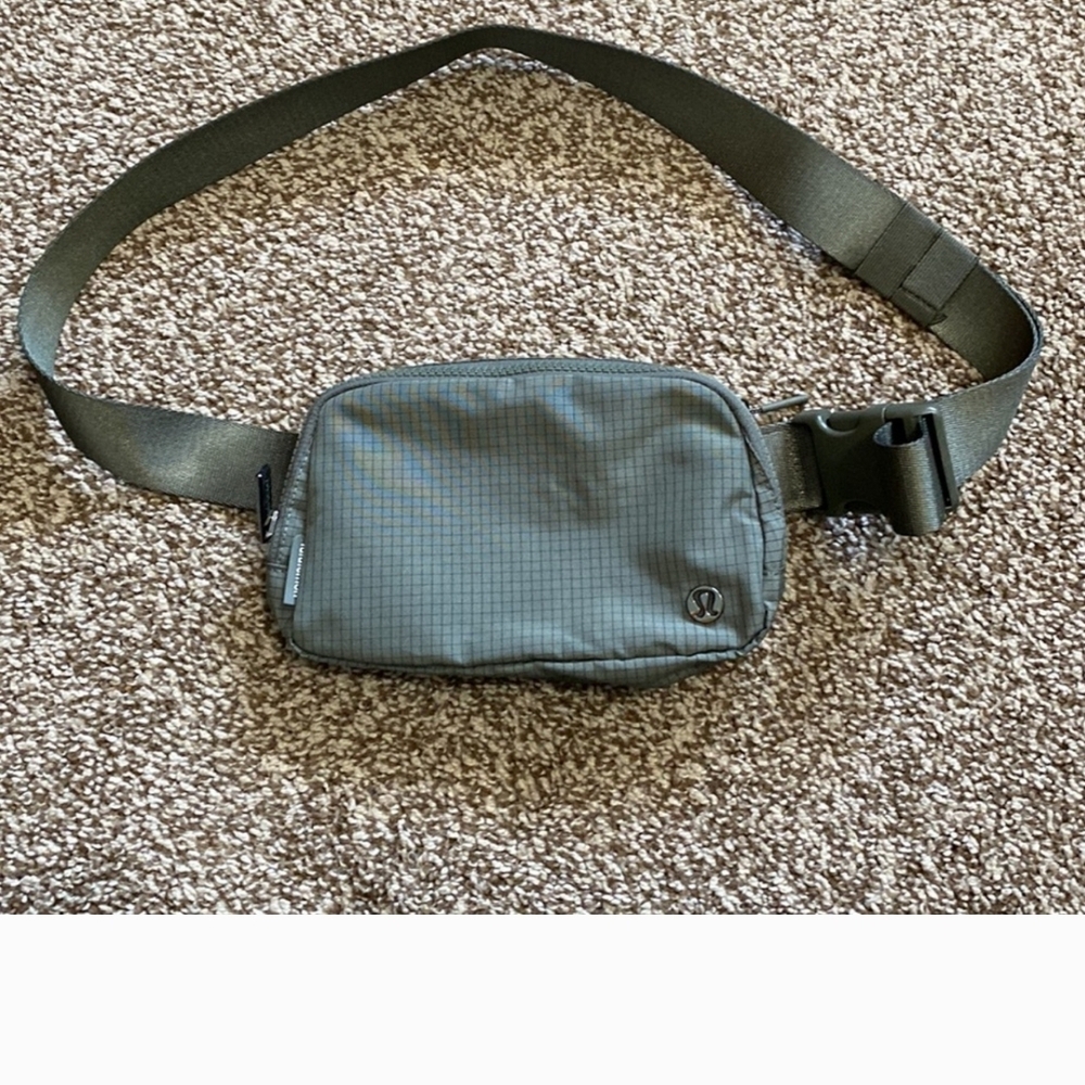 Lululemon Athletica Teal Crossbody Bag NEW WITH TAGS